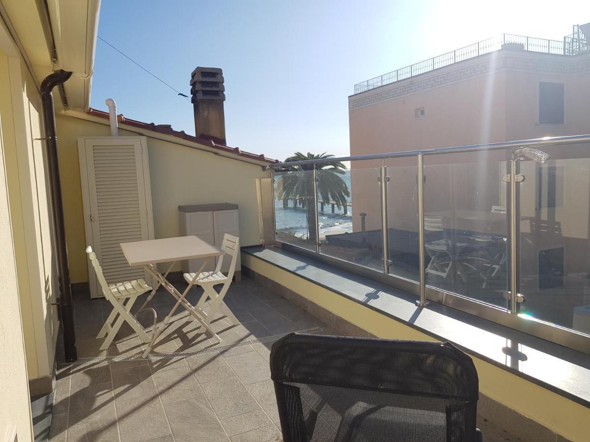 Casaviva - Casa Vacanze A Ceriale Con Terrazza Buitenkant foto